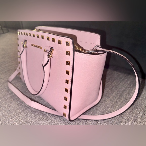 Michael Michael Kors

SELMA MEDIUM STUDDED SAFFIANO MESSENGER - Picture 8 of 8